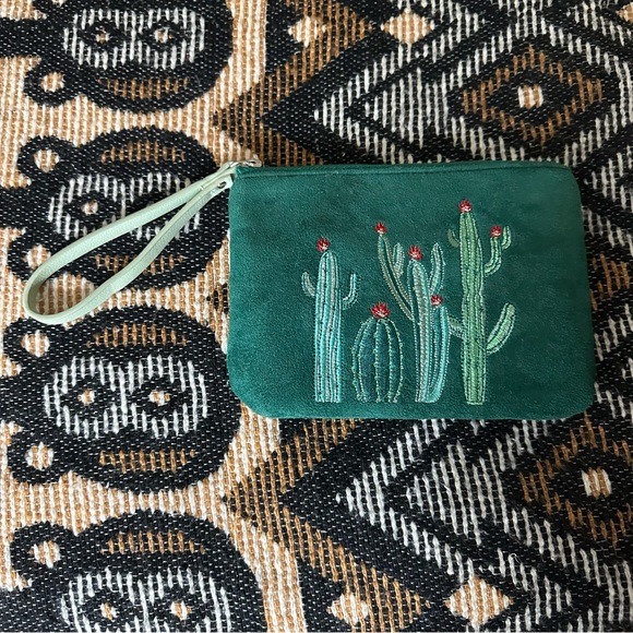 Old Navy Cactus Wrislet Green Women - Picture 1 of 6